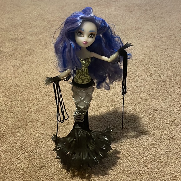 MONSTER HIGH DOLL! SIREN VON BOO (Freaky Fusion Doll) - Picture 2 of 4